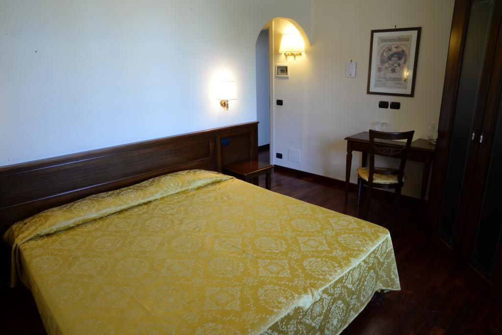 Villa Chiara Hotel Canelli Szoba fotó