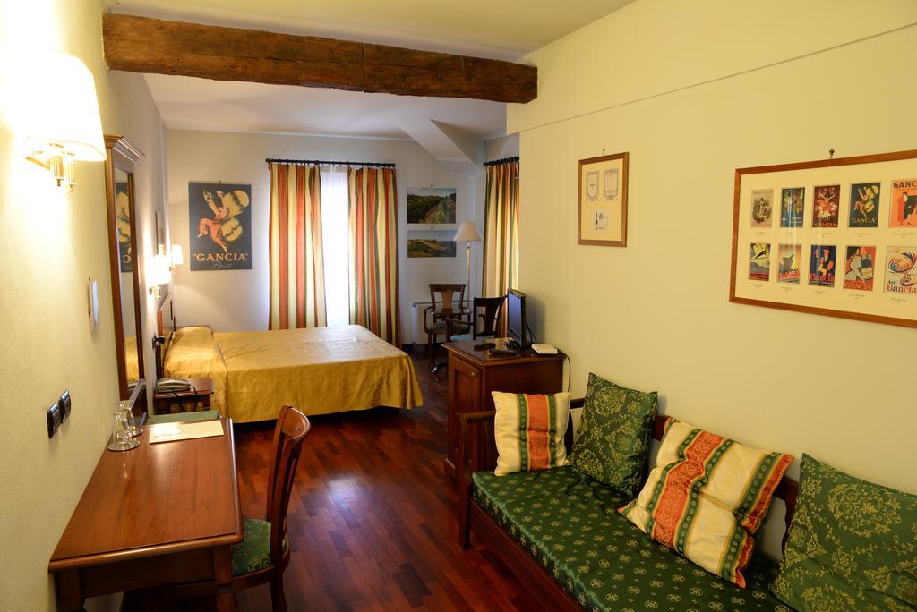 Villa Chiara Hotel Canelli Szoba fotó